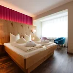 Hotel & Richard Held 4*