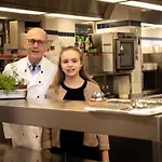 Hotel & Richard Held
