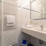 & Richard Held Hotel