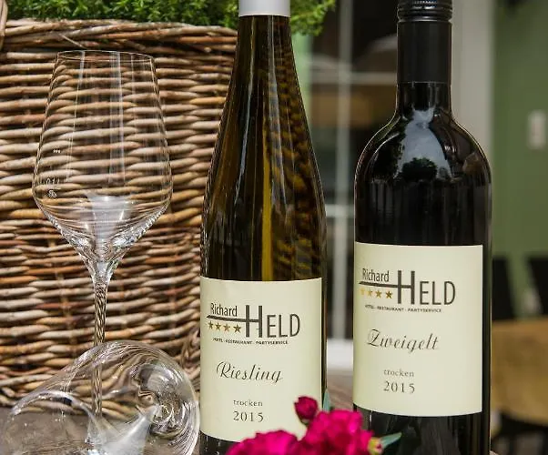 & Richard Held Hotel