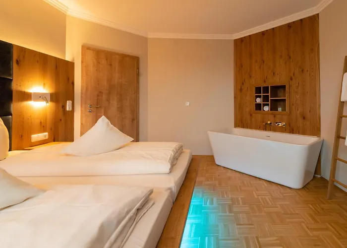 Hotel & Richard Held