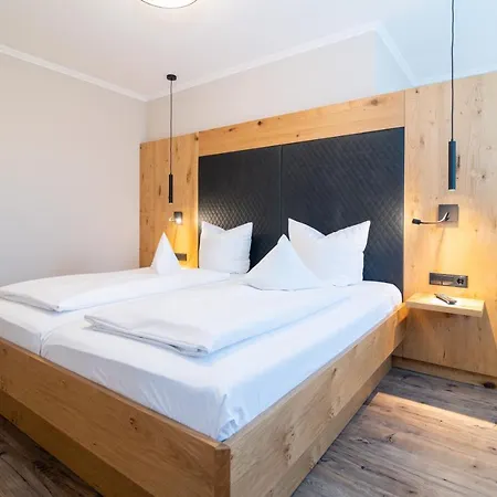 Hotel & Richard Held 4*