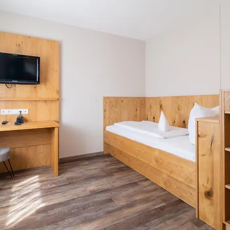 & Richard Held Hotel