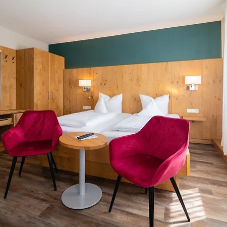Hotel & Richard Held