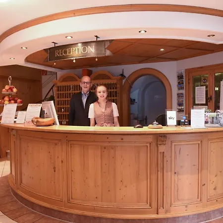 Hotel & Richard Held