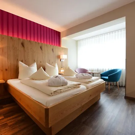 Hotel & Richard Held 4*