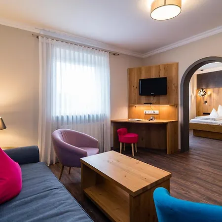 & Richard Held Hotel