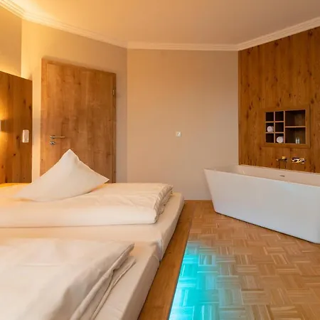 Hotel & Richard Held