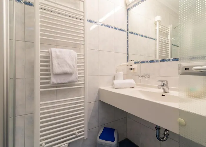 & Richard Held Hotel